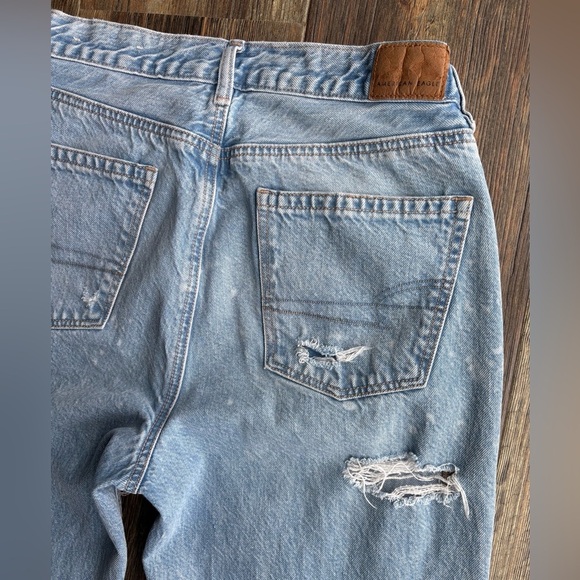 American Eagle Heavily Distressed Mom Jean Womens 4 Long Light Wash Blue Denim - Picture 10 of 12
